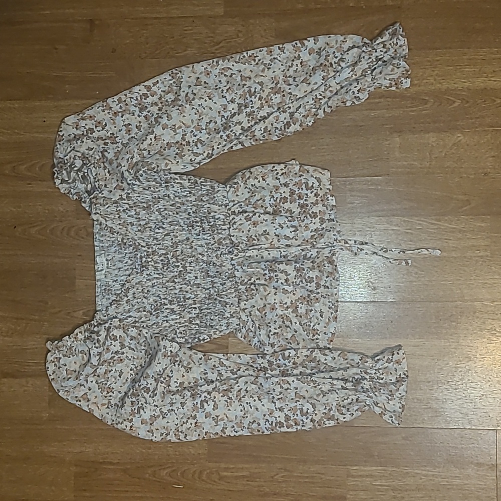 🛍 Long Sleeve Brown And Blue floral blouse Small